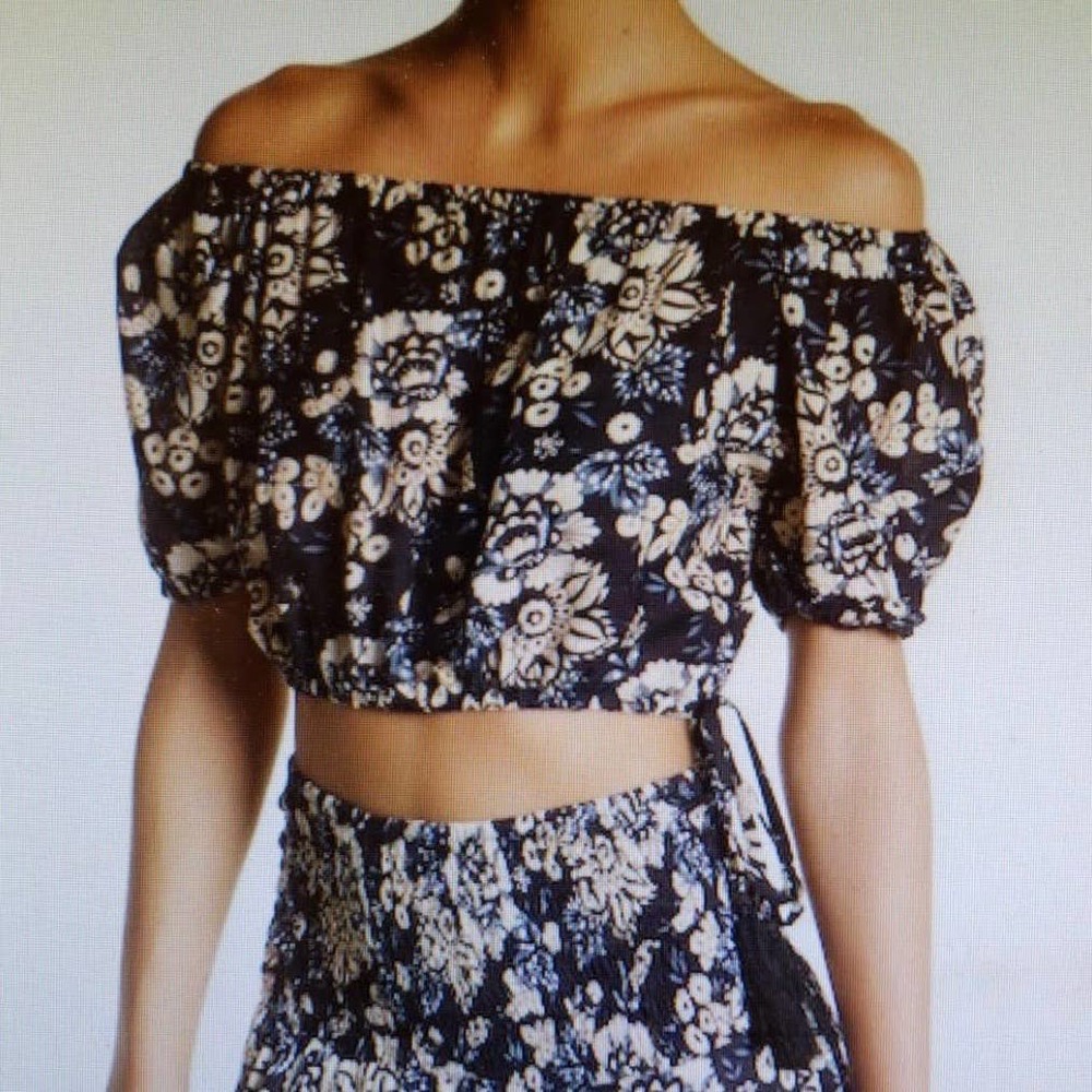 TIARE HAWAII Shirt Womens One Size Black Floral Lover Off the Shoulder Crop Top - Picture 12 of 12
